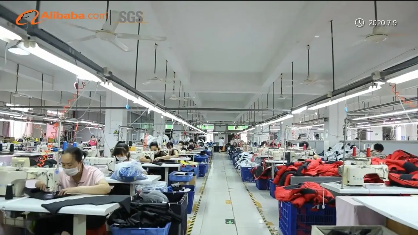 03 / Garment production from the Uni Best photo library